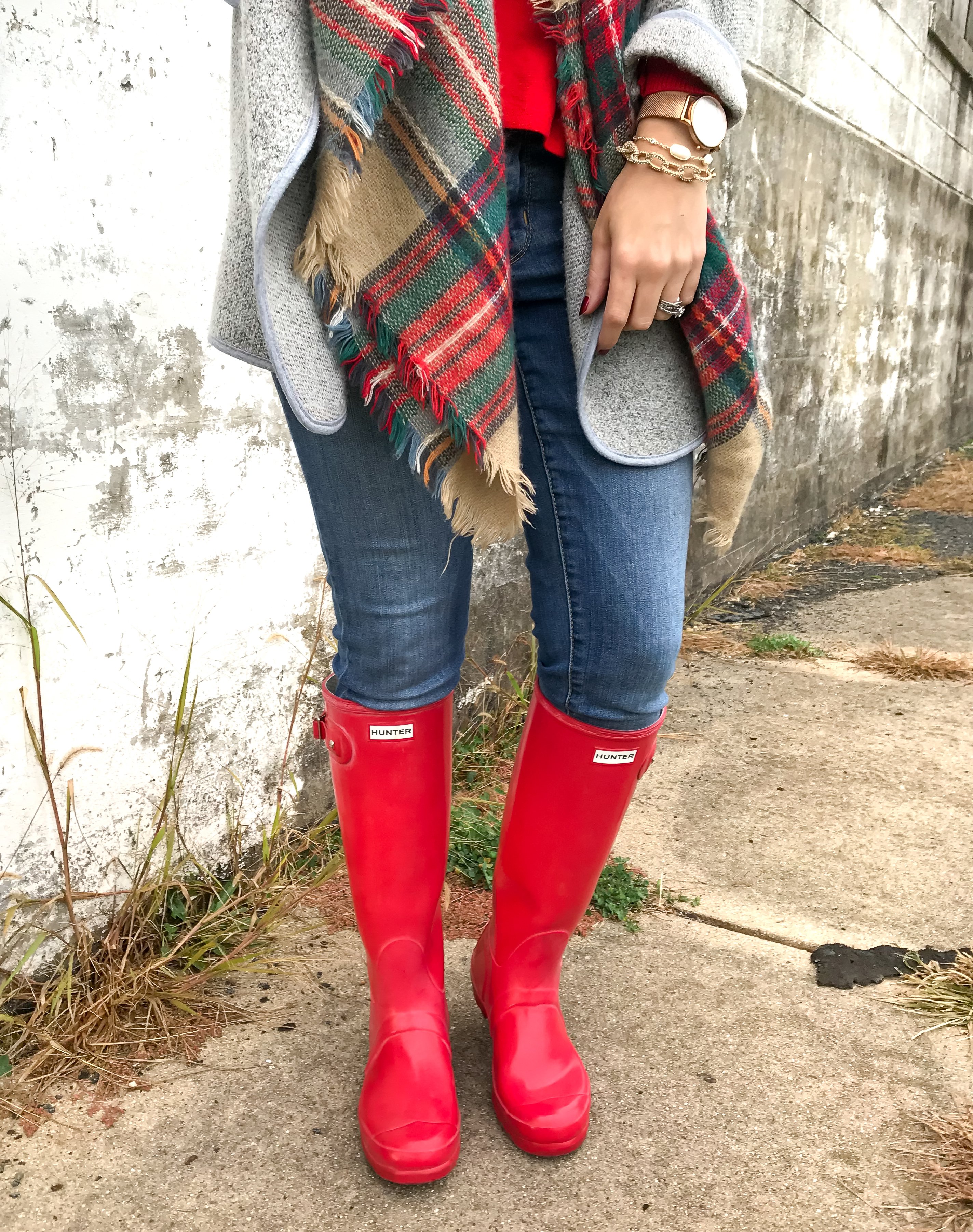 Hunter Boots For Women: My Favorite Outfit Ideas 2019  Hunter boots, Blue  coat outfit, Hunter wellies outfit