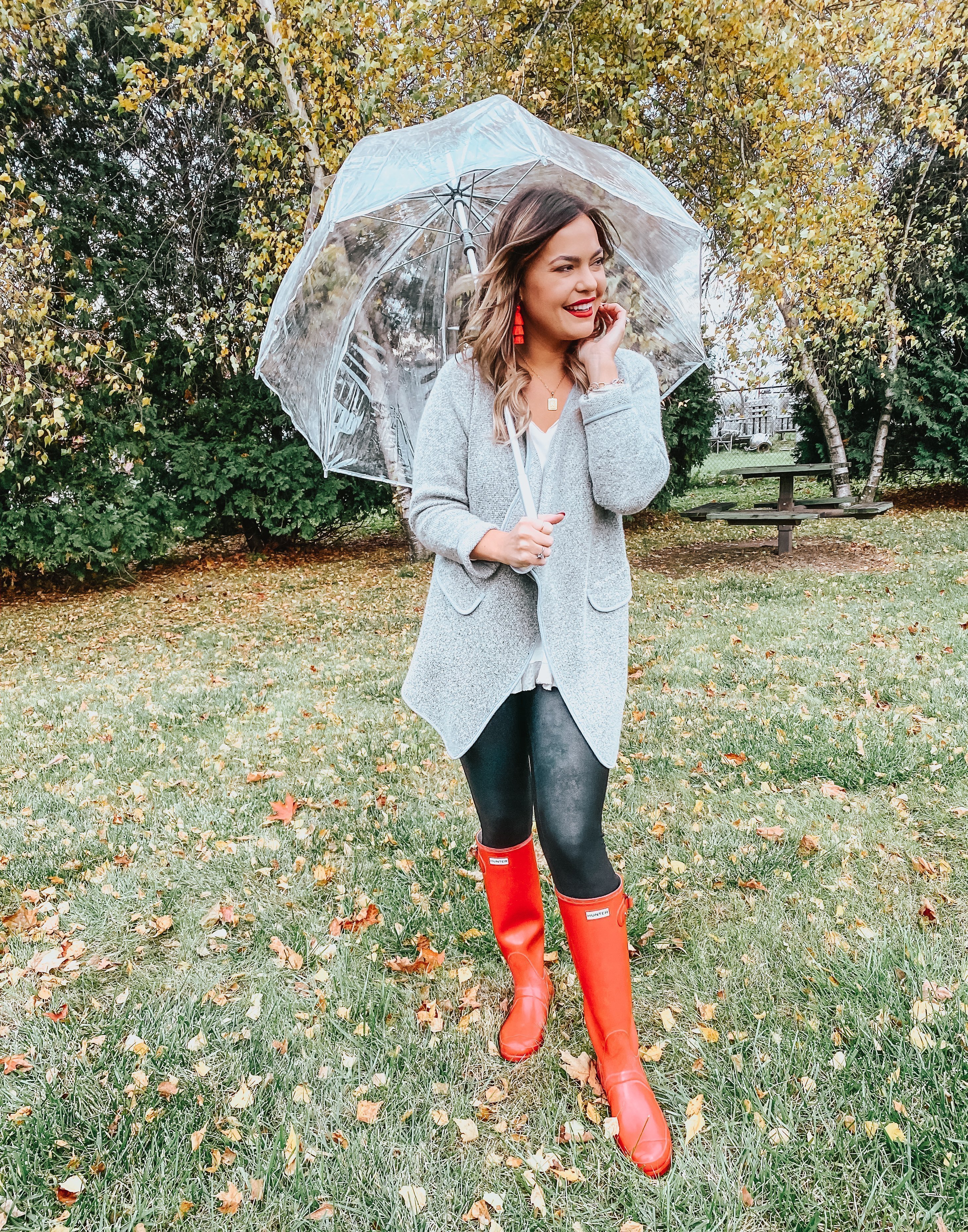 rain boots and leggings outfits